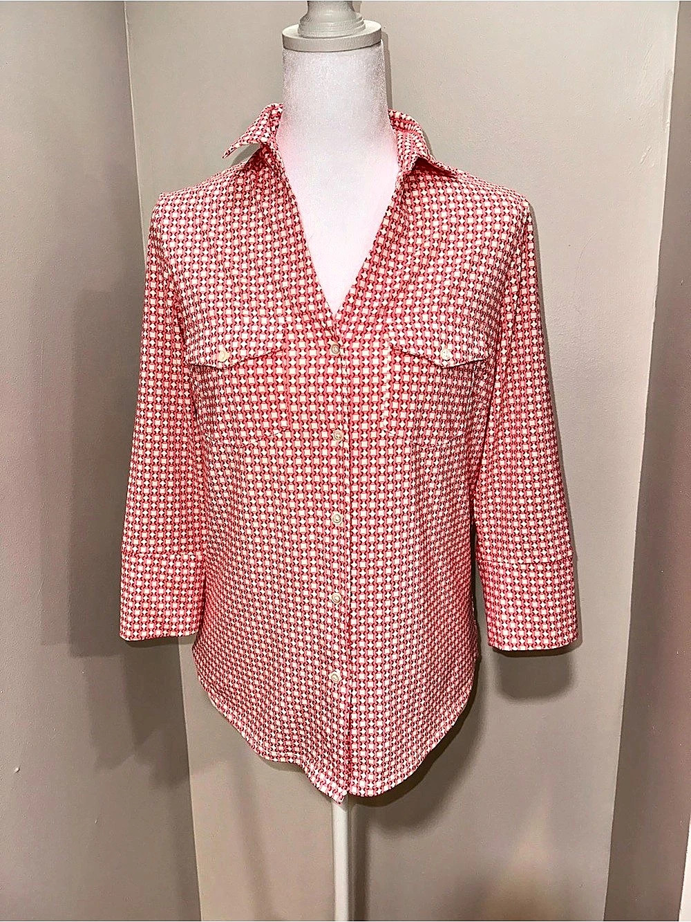 J. McLaughlin Pink & White Geometric Button Down Shirt Like New. Size Small.